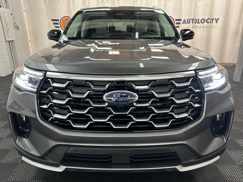 Used 2025 Ford Explorer Platinum w/ Ultimate Package AWD/4WD image 3