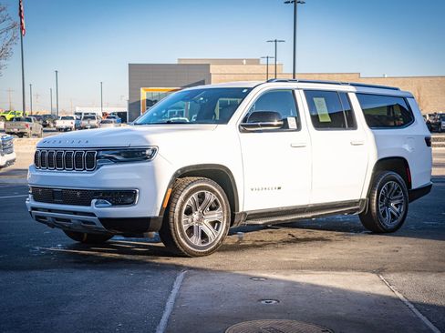 Used 2024 Jeep Wagoneer L Series II w/ Flexible Seating Group image 10