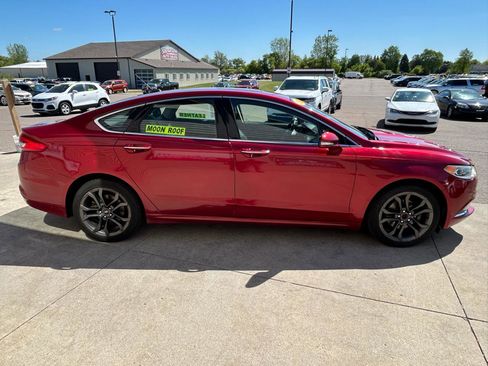 Used 2017 Ford Fusion SE w/ Fusion SE Technology Package FWD image 4