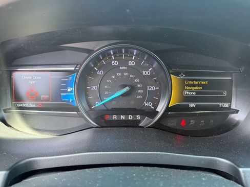 Used 2018 Ford Explorer XLT w/ Equipment Group 202A FWD image 14