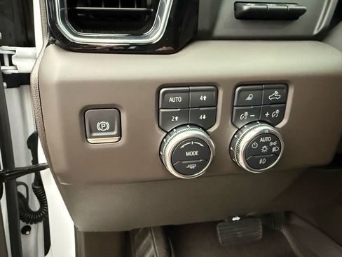 Used 2025 GMC Sierra 1500 Denali w/ Denali Reserve Package AWD/4WD image 21