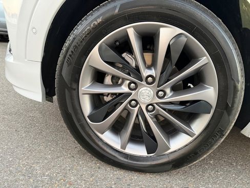 Used 2020 Buick Encore GX Essence w/ Advanced Technology Package image 4