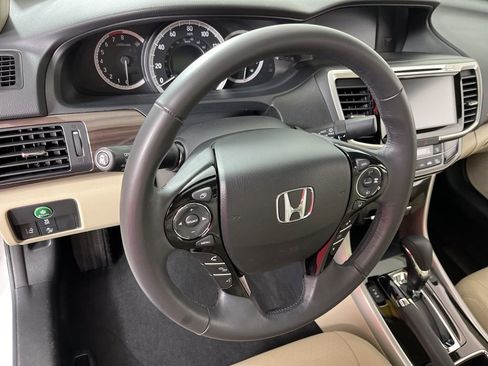 Certified 2017 Honda Accord EX-L image 25