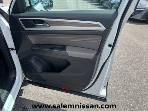 Used 2023 Volkswagen Atlas SEL AWD/4WD image 25