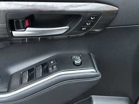 New 2026 Toyota Highlander Platinum AWD/4WD image 15