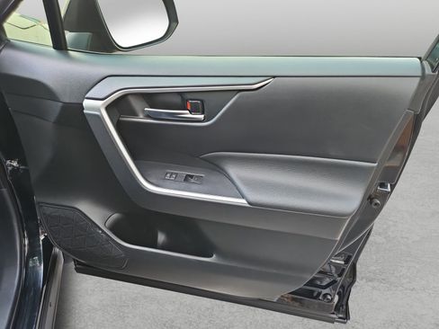 Used 2022 Toyota RAV4 SE AWD/4WD image 30