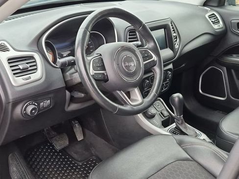 Used 2018 Jeep Compass Latitude w/ Popular Equipment Group AWD/4WD image 11