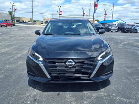 Used 2024 Nissan Altima 2.5 SV FWD image 2