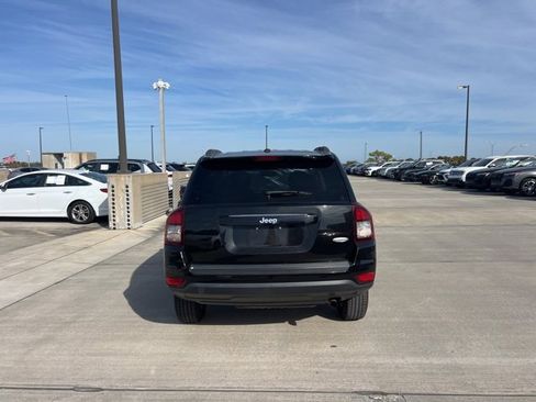 Used 2017 Jeep Compass Latitude image 4