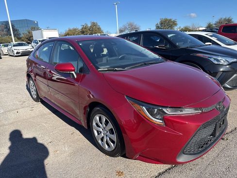 Used 2022 Toyota Corolla LE image 3