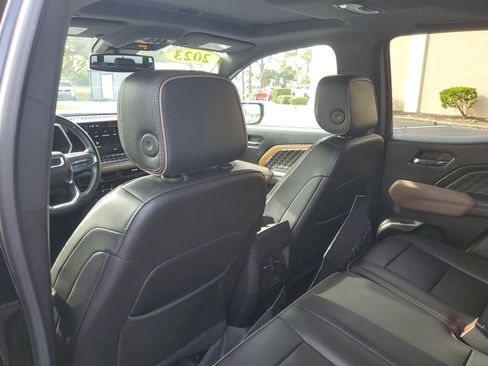 Used 2023 GMC Canyon Denali w/ Denali Black Edition image 19