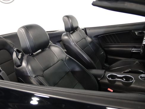 Used 2019 Ford Mustang Premium RWD image 9