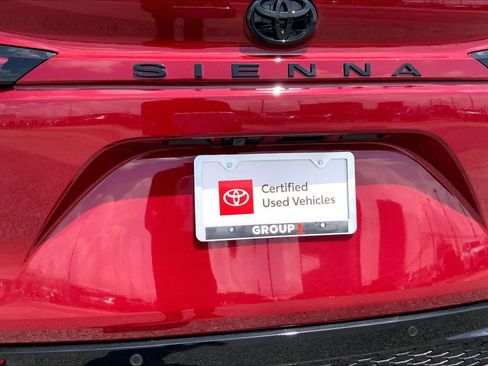 Used 2026 Toyota Sienna XSE FWD image 10