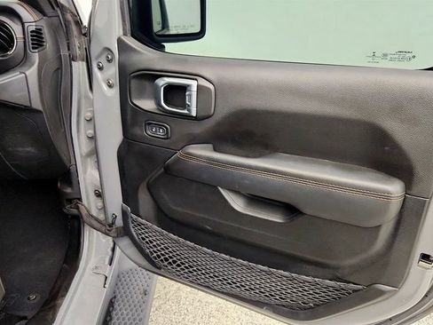 Used 2022 Jeep Wrangler Unlimited Sahara AWD/4WD image 25