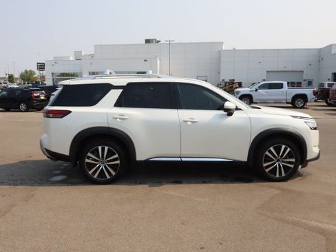 Used 2023 Nissan Pathfinder Platinum w/ Cargo Package AWD/4WD image 8