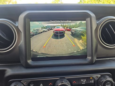 Used 2023 Jeep Wrangler Unlimited w/ Cold Weather Group AWD/4WD image 16