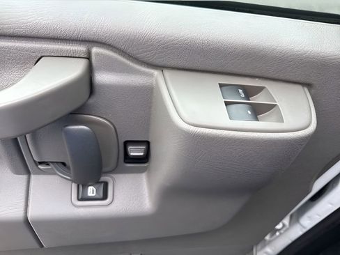 Used 2024 Chevrolet Express 3500 w/ Power Convenience Package RWD image 22