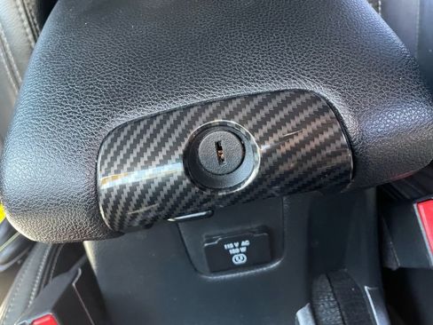 Used 2017 Jeep Wrangler Unlimited Rubicon w/ Connectivity Group image 18