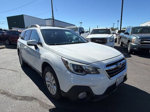 Used 2018 Subaru Outback 2.5i Premium AWD/4WD image 2