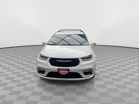 Used 2021 Chrysler Pacifica Touring-L w/ Premium & Safety Sphere Group image 34