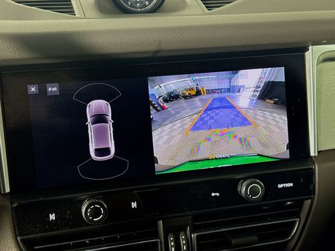 Used 2023 Porsche Macan image 19