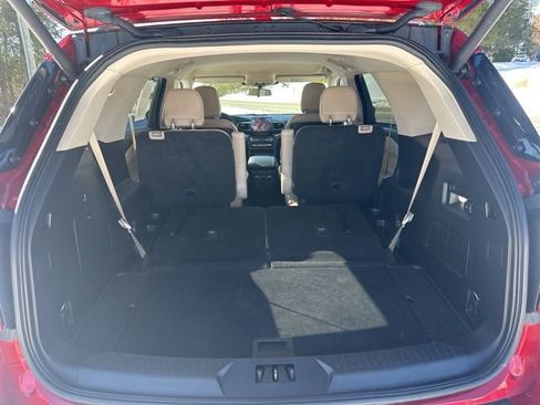 Used 2020 Ford Explorer XLT w/ Equipment Group 202A image 10