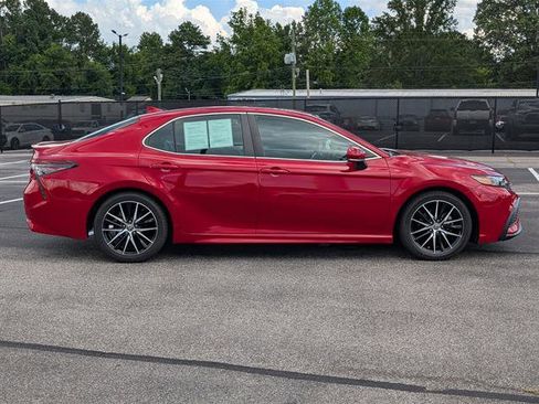 Certified 2022 Toyota Camry SE image 6