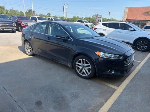 Used 2015 Ford Fusion SE w/ Equipment Group 202A FWD image 4