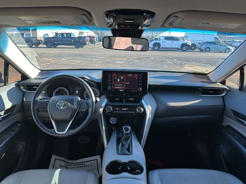 Used 2021 Toyota Venza LE image 14