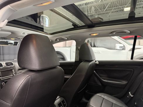 Used 2011 Volkswagen Jetta SE image 25