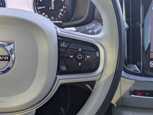 Used 2020 Volvo V60 T5 Momentum w/ Protection Package Premier image 17