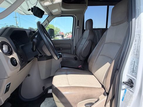 Used 2019 Ford E-450 and Econoline 450 Super Duty w/ Motorhome Prep Package RWD image 10