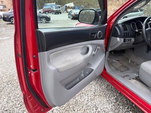 Used 2010 Toyota Tacoma 2WD Regular Cab image 11