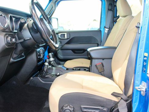 Used 2021 Jeep Gladiator Overland w/ Uconnect 4C Nav & Sound Group AWD/4WD image 11