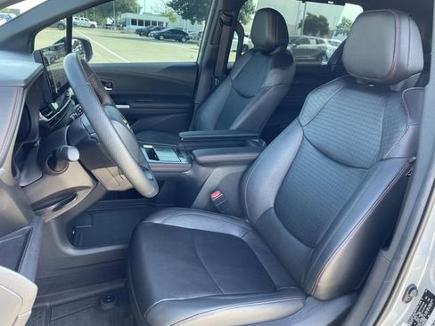 Used 2025 Toyota Sienna XSE AWD/4WD image 26