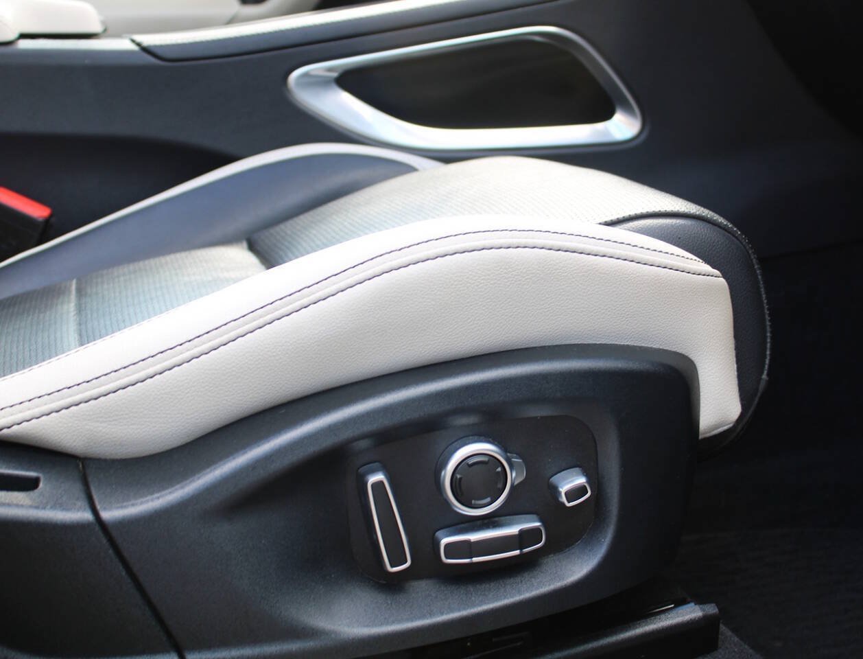 Used 2019 Jaguar F-PACE S AWD/4WD image 23