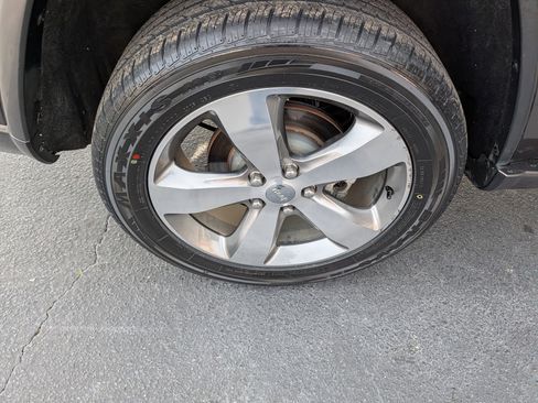 Used 2014 Jeep Grand Cherokee Overland w/ Trailer Tow Group IV image 33