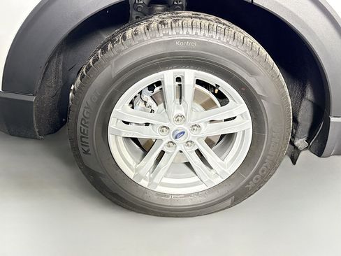 Used 2024 Ford Explorer XLT w/ Equipment Group 202A image 33