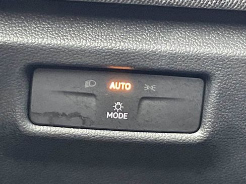 Certified 2025 Volkswagen Tiguan S image 19