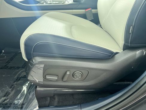Certified 2025 Kia Carnival SX Prestige FWD image 15