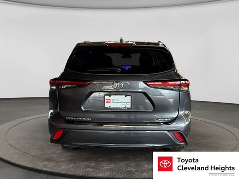 Used 2023 Toyota Highlander Limited FWD image 12