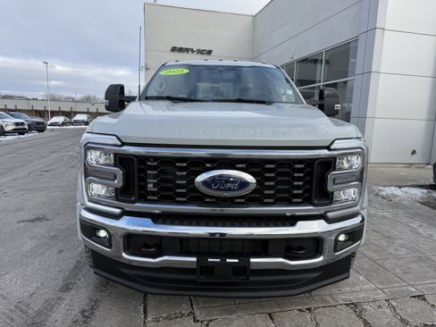 Used 2025 Ford F450 Lariat w/ FX4 Off-Road Package image 9