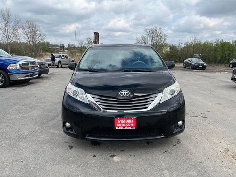 Used 2014 Toyota Sienna XLE AWD/4WD image 2