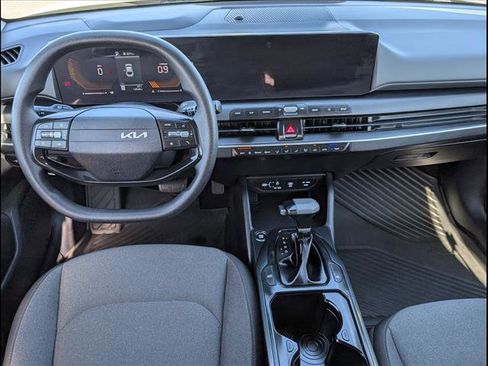 Used 2025 Kia K4 LX image 9