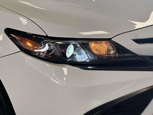Used 2022 Toyota Camry SE FWD image 11