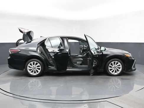 Used 2021 Toyota Camry LE FWD image 30