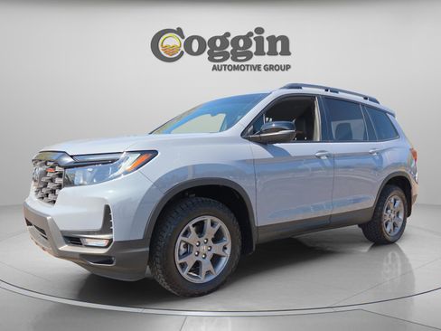Used 2025 Honda Passport TrailSport image 1