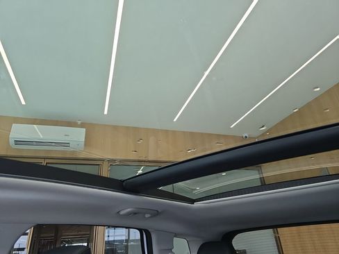 Certified 2025 Kia Sportage SX image 29