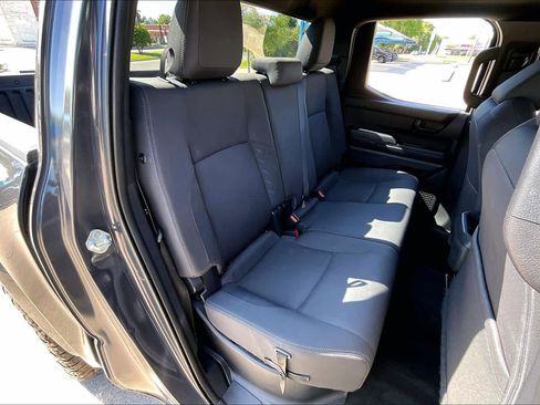 Used 2025 Toyota Tacoma SR5 AWD/4WD image 20