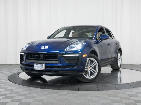 Certified 2022 Porsche Macan image 31
